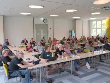 Die Nähe zur beruflichen Praxis kennzeichnete alle Vorträge und band die teilnehmenden Baumpflegerinnen und Baumpfleger intensiv mit in die Diskussionen ein.